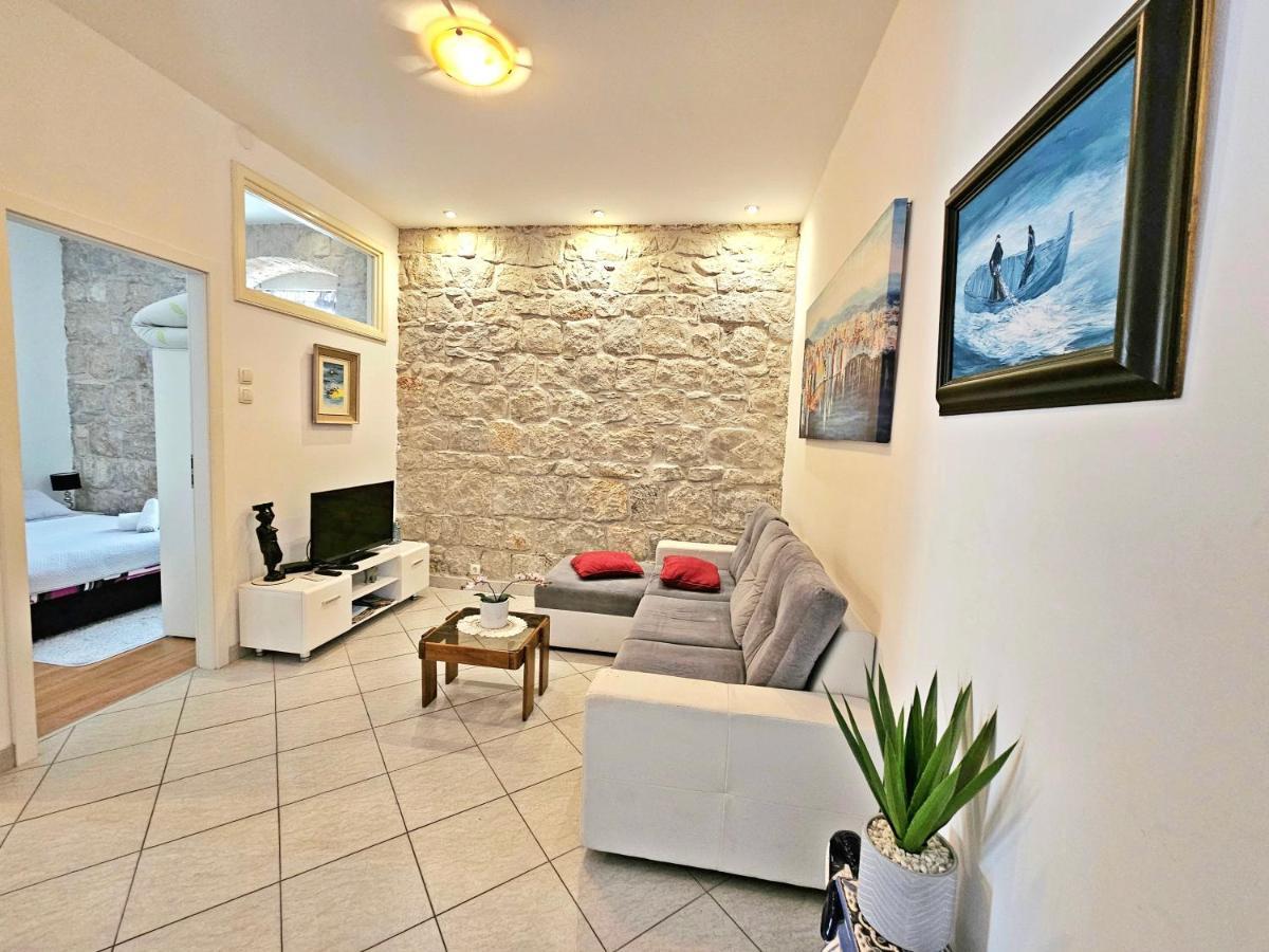 Apartments Moni Split Exterior photo