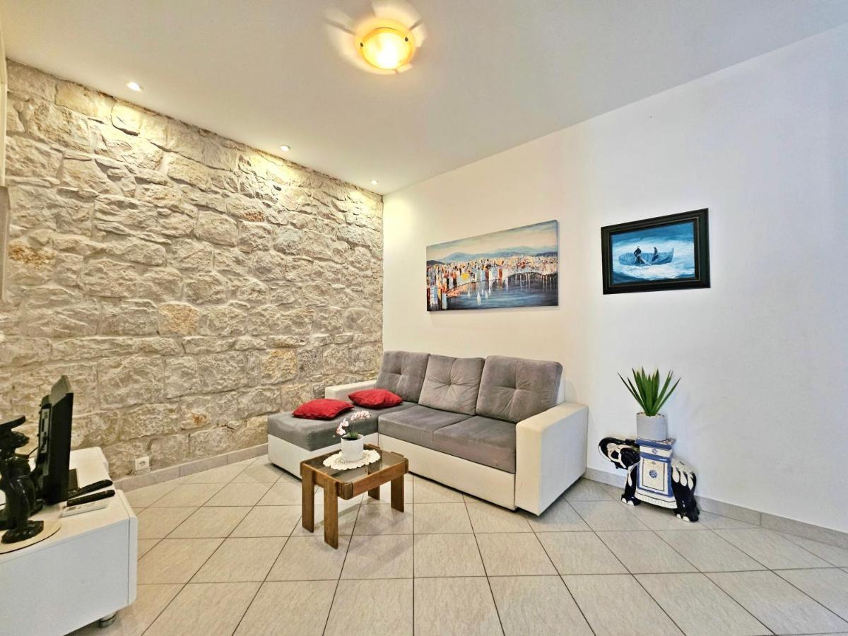 Apartments Moni Split Exterior photo